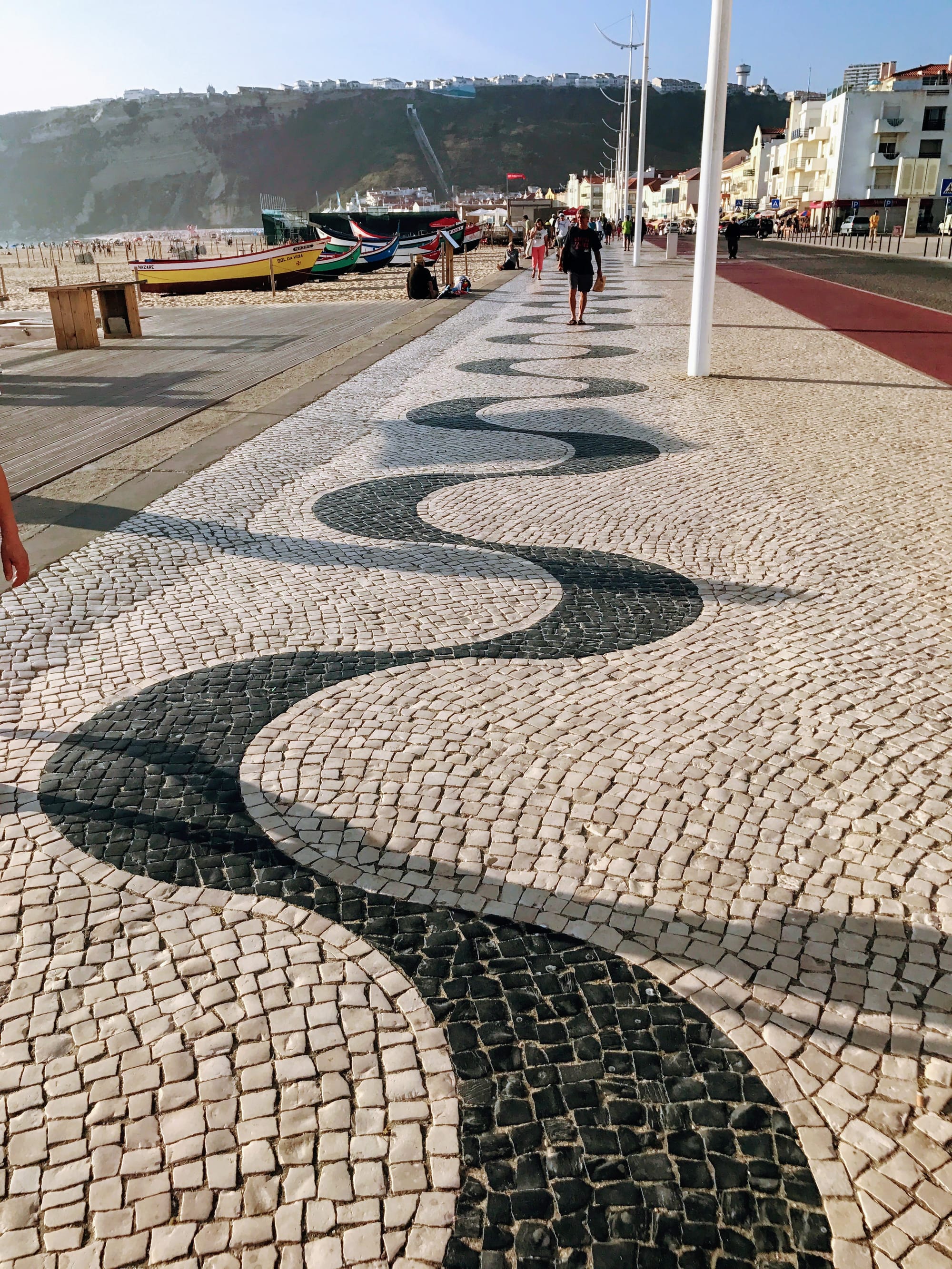 波浪形海邊步道