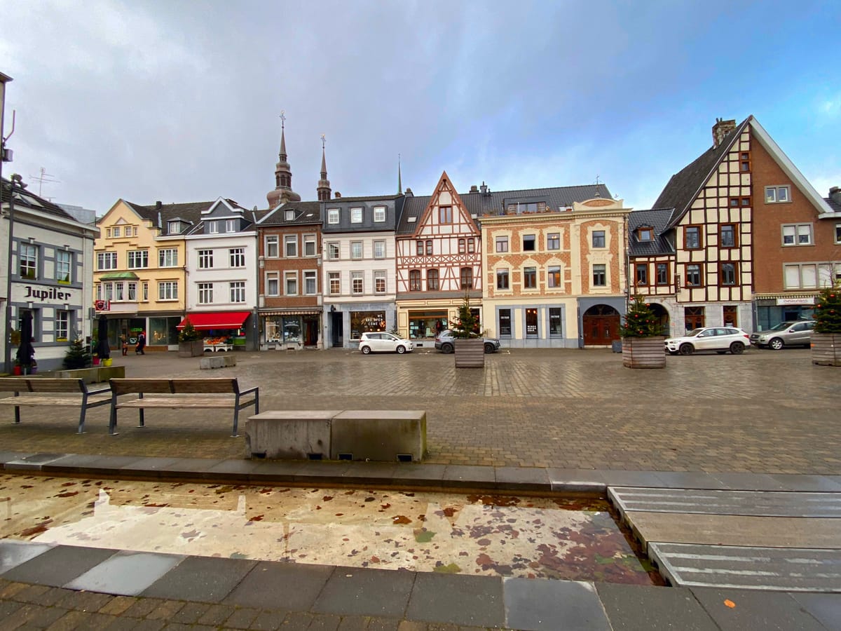 來自德語區歐朋(Eupen)的祖父約翰